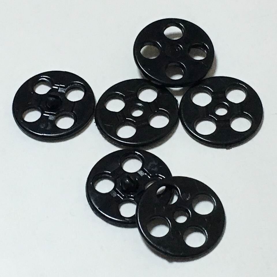 Кнопки черные пластиковые  _ 20 мм