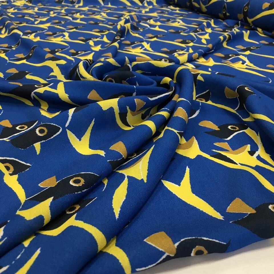 Плательно-блузочный креп на синем желто-синие рыбки