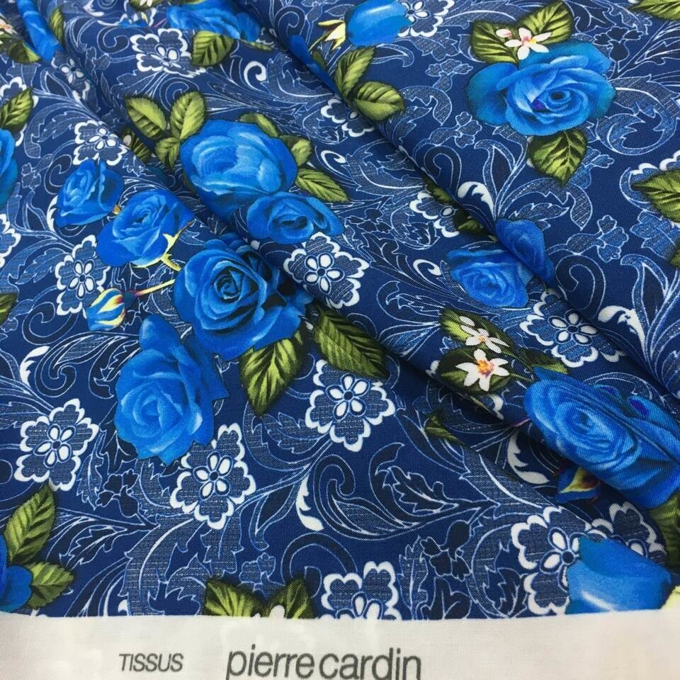 Плательно-блузочная  P.Cardin на синем синие цветы