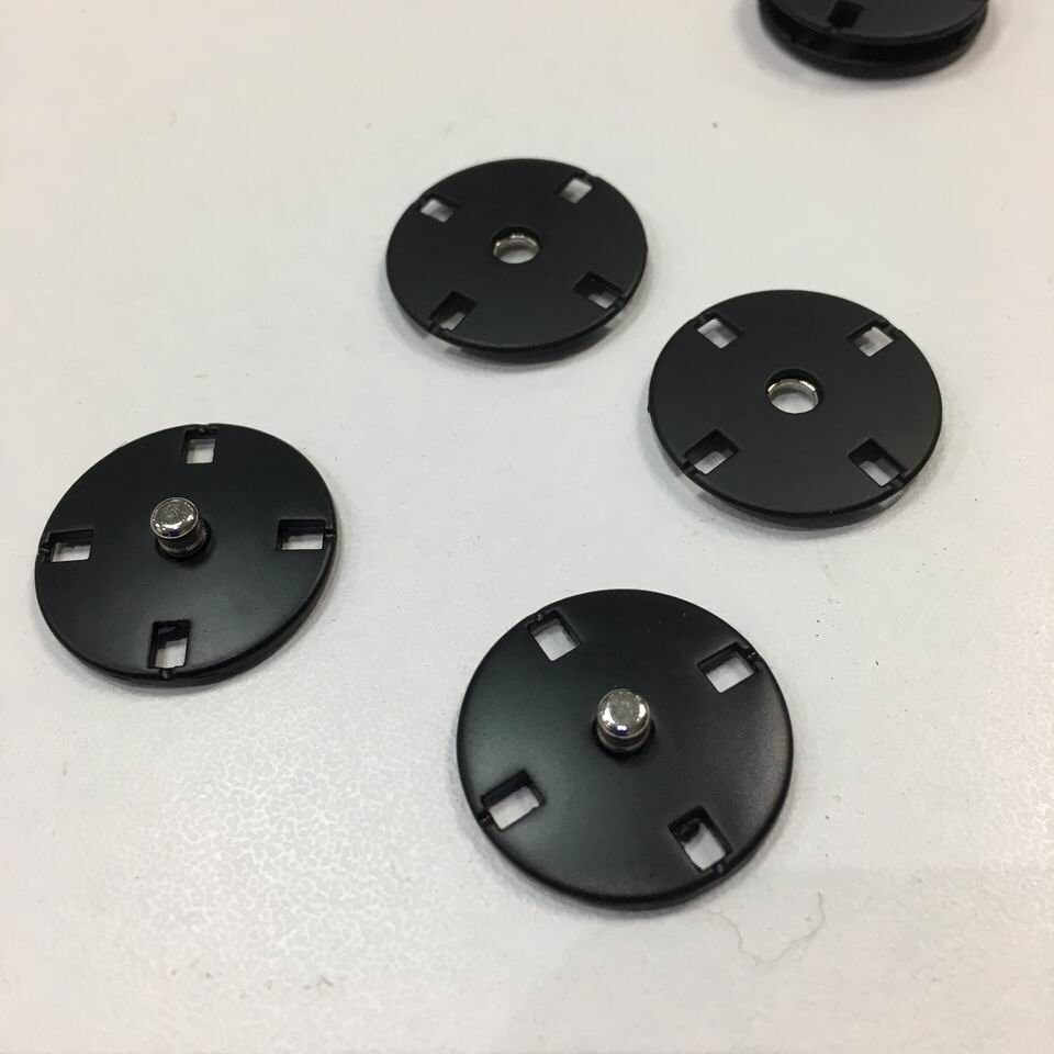 Кнопки плоские черные металл
