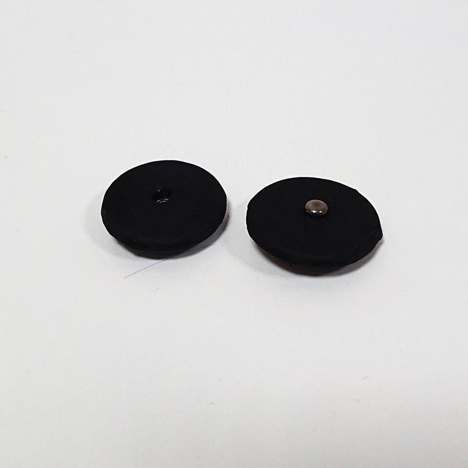 Кнопки черные обтянутые тканью 30 мм