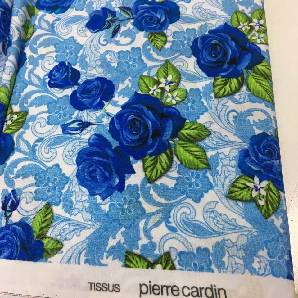 Плательно-блузочная вискоза P.Cardin на белом синие цветы