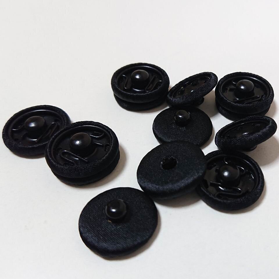 Кнопки черные обтянутые тканью 18 мм